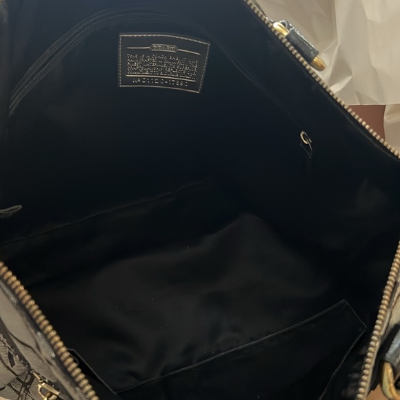 Coach Poppy large pop op zip close w/tag GUC - Picture 9 of 12